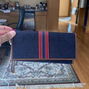 Coach wallet/wristlet in excellent condition